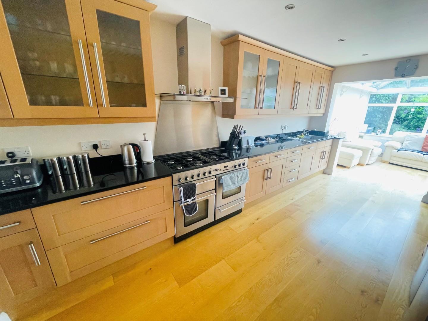 5 bed property in Tretawn Gardens, Mill Hill